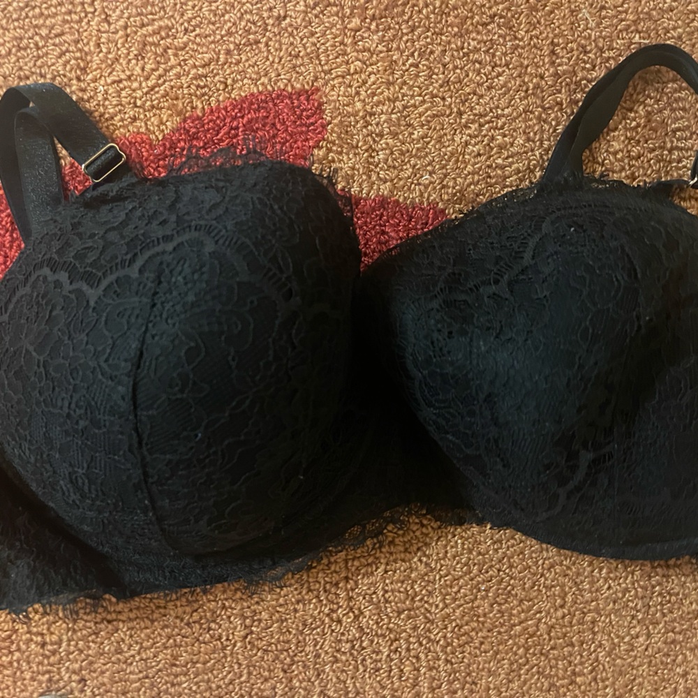40 DD Victoria Secret Bra